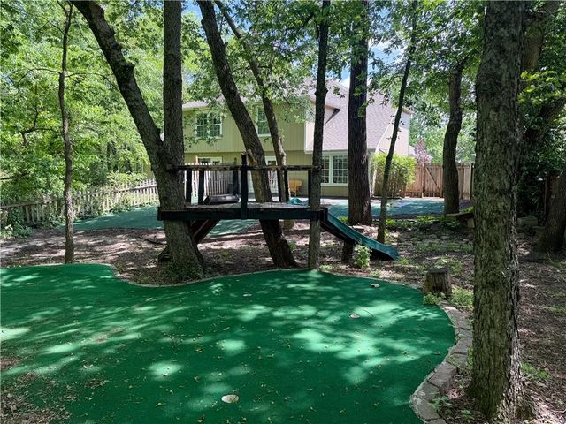 520 N John Doy Court, Lawrence, KS 66049