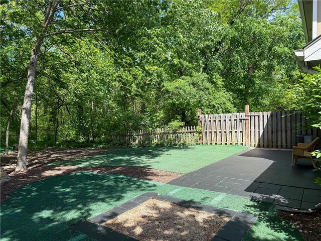 520 N John Doy Court, Lawrence, KS 66049
