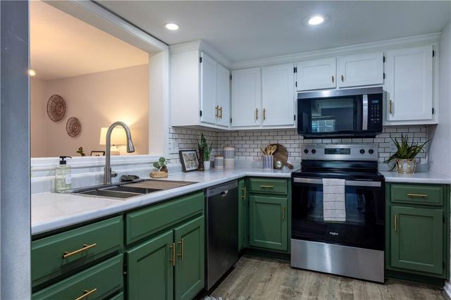 520 N John Doy Court, Lawrence, KS 66049