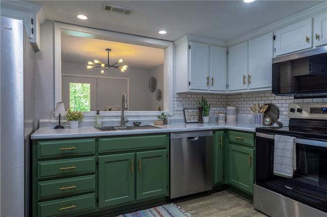520 N John Doy Court, Lawrence, KS 66049