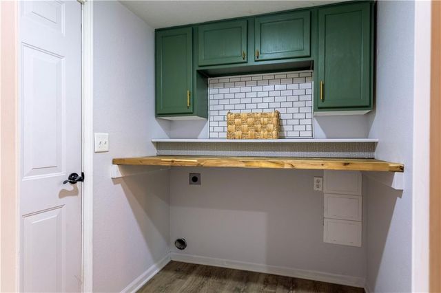 520 N John Doy Court, Lawrence, KS 66049