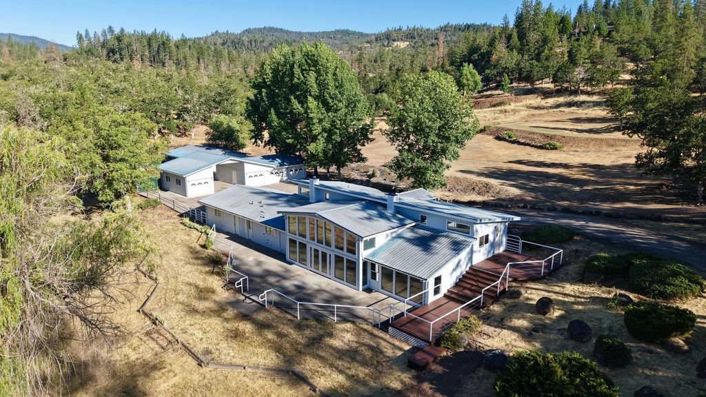 461 Sawyer Road, Shady Cove, OR 97539