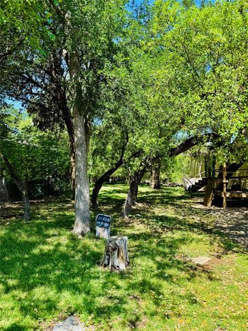 435 Burr Oak LN, Canyon Lake, TX 78133