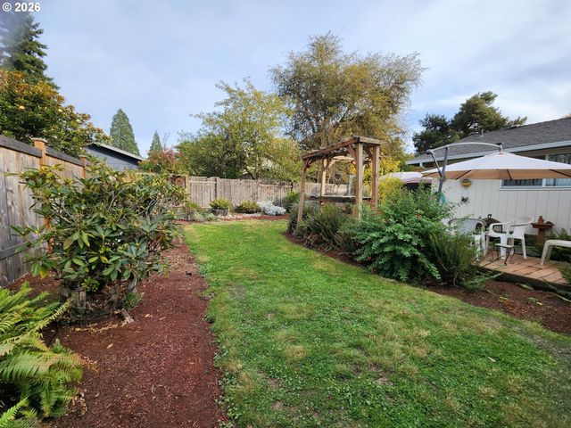 1315 DEBRICK Rd, Eugene, OR 97401