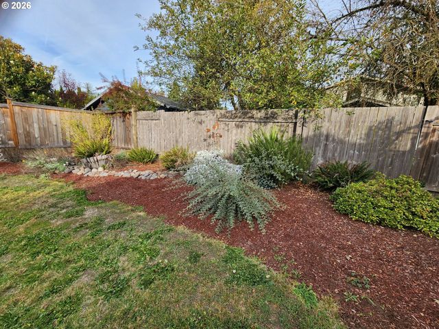 1315 DEBRICK Rd, Eugene, OR 97401