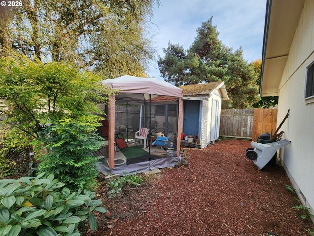 1315 DEBRICK Rd, Eugene, OR 97401