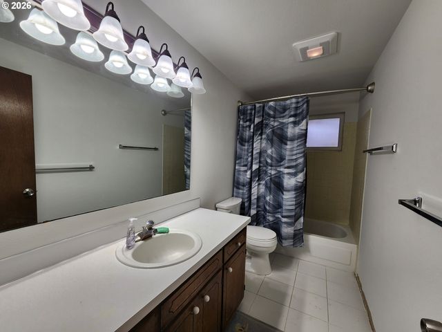 1315 DEBRICK Rd, Eugene, OR 97401