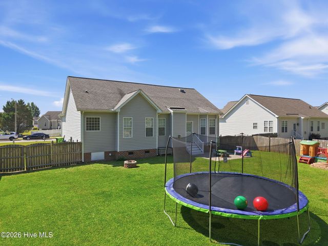 2752 Barefoot Lane, Winterville, NC 28590
