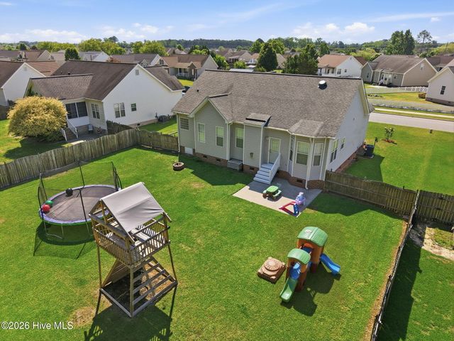2752 Barefoot Lane, Winterville, NC 28590