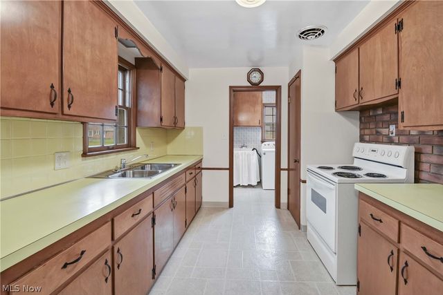 25891 Chaucer Drive, Westlake, OH 44145