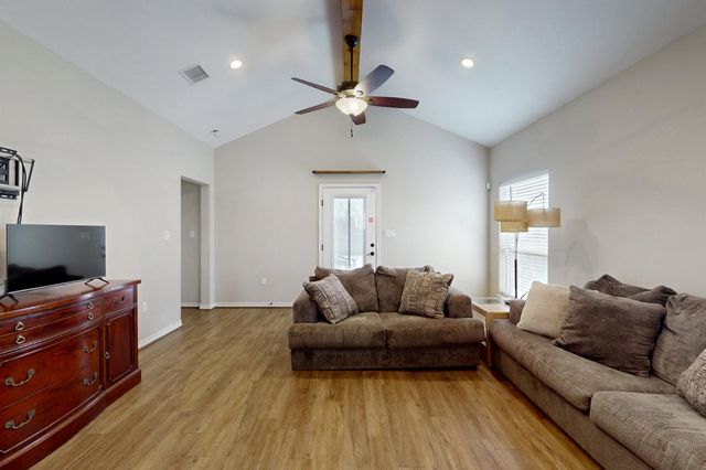 511 Sunny ST, Caldwell, TX 77836