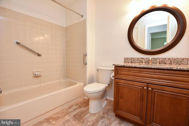 4304-B ADELAIDE DR, Mount Laurel, NJ 08054