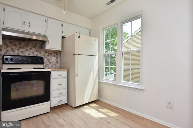 4304-B ADELAIDE DR, Mount Laurel, NJ 08054