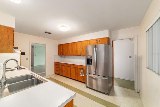 35237 MULHOLLAND DRIVE, Fruitland Park, FL 34731