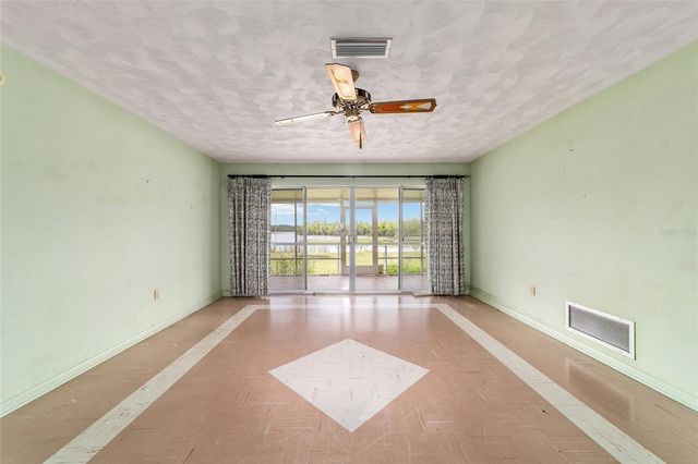 35237 MULHOLLAND DRIVE, Fruitland Park, FL 34731