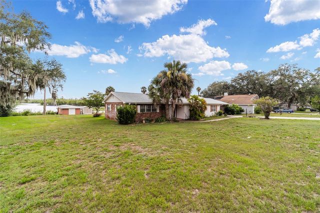 35237 MULHOLLAND DRIVE, Fruitland Park, FL 34731