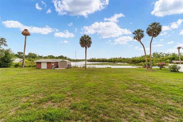 35237 MULHOLLAND DRIVE, Fruitland Park, FL 34731