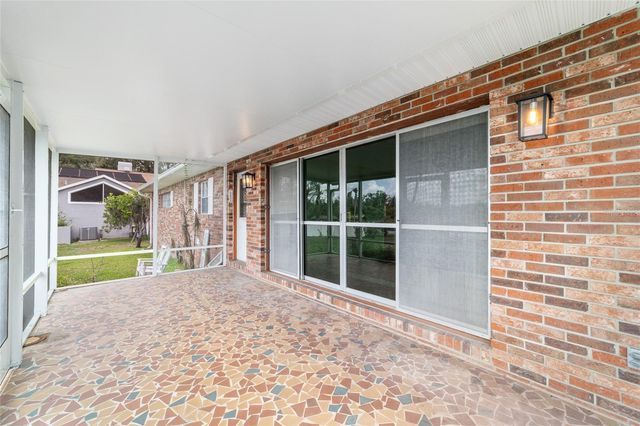 35237 MULHOLLAND DRIVE, Fruitland Park, FL 34731