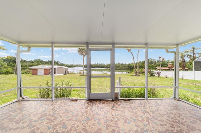 35237 MULHOLLAND DRIVE, Fruitland Park, FL 34731
