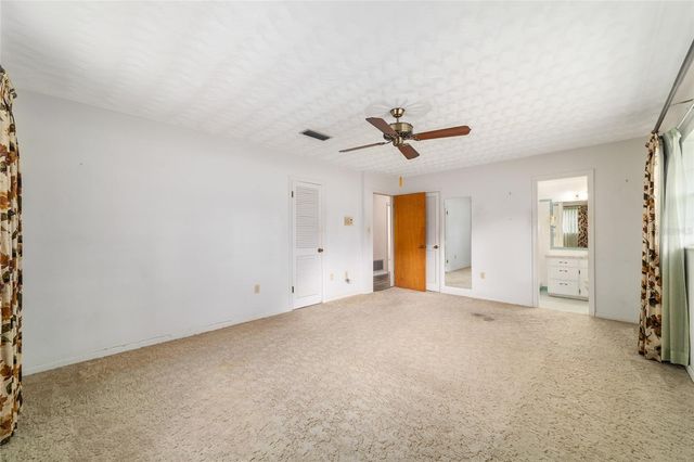 35237 MULHOLLAND DRIVE, Fruitland Park, FL 34731