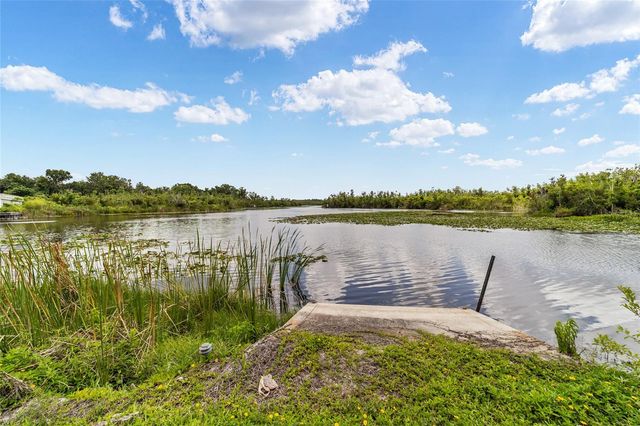 35237 MULHOLLAND DRIVE, Fruitland Park, FL 34731