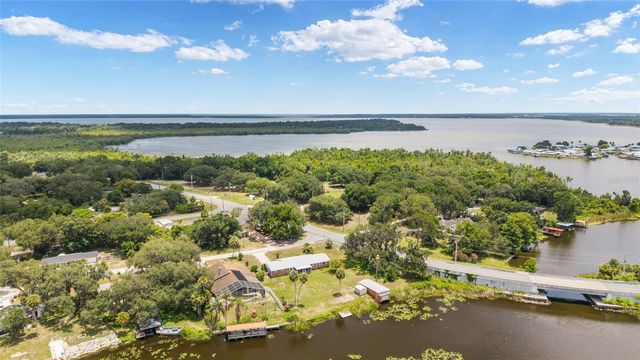 35237 MULHOLLAND DRIVE, Fruitland Park, FL 34731
