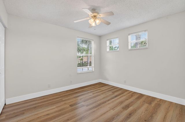 21270 Vía Eden, Boca Raton, FL 33433