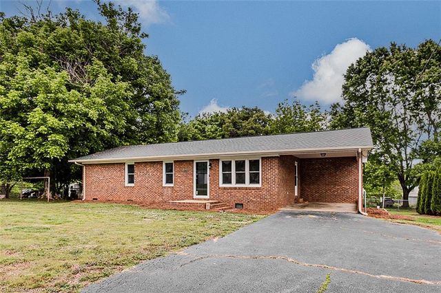 207 E Academy Street, Randleman, NC 27317