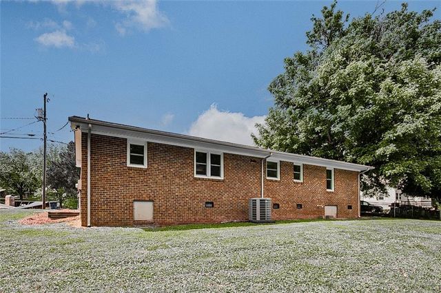 207 E Academy Street, Randleman, NC 27317