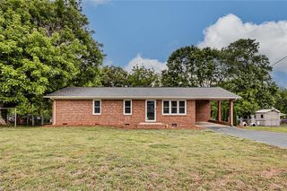 207 E Academy Street, Randleman, NC 27317