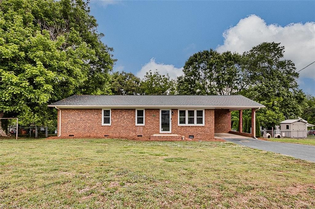 207 E Academy Street, Randleman, NC 27317
