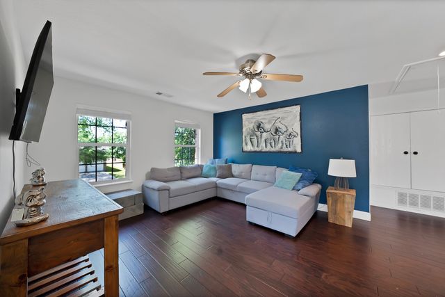 2827 Grandview Drive, Grand Prairie, TX 75052