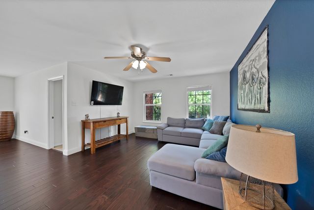 2827 Grandview Drive, Grand Prairie, TX 75052