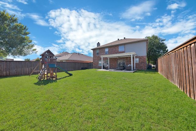 2827 Grandview Drive, Grand Prairie, TX 75052