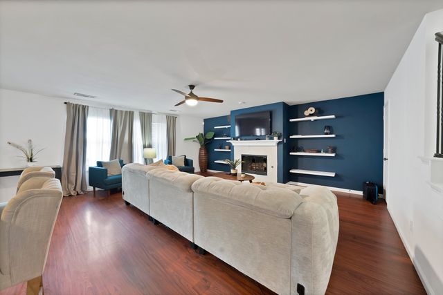 2827 Grandview Drive, Grand Prairie, TX 75052