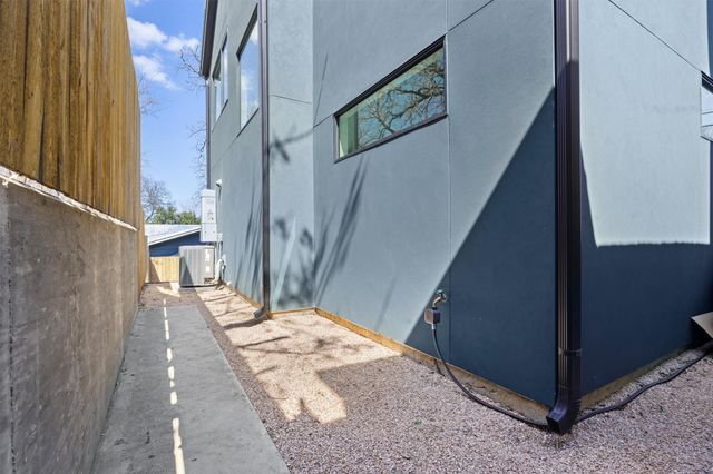 1202 Greenwood Ave, Austin, TX 78721