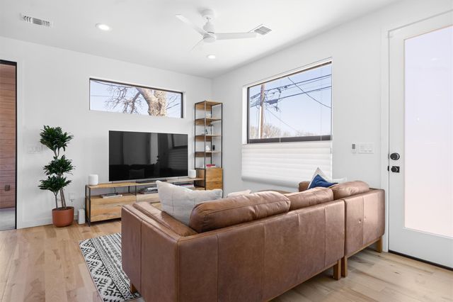 1202 Greenwood Ave, Austin, TX 78721