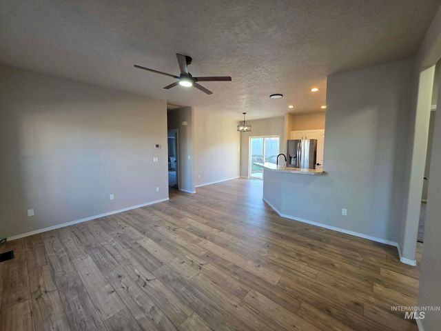 929 22nd Ave E, Jerome, ID 83338