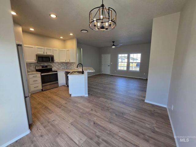 929 22nd Ave E, Jerome, ID 83338