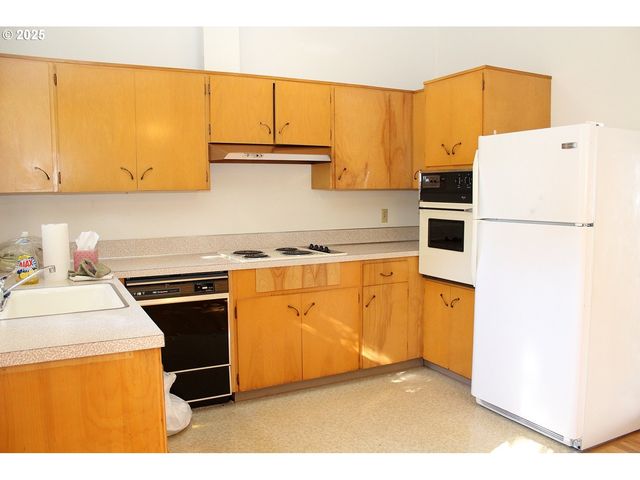 623 Ne 74TH Ave, Portland, OR 97213