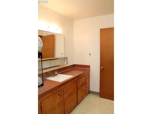 623 Ne 74TH Ave, Portland, OR 97213