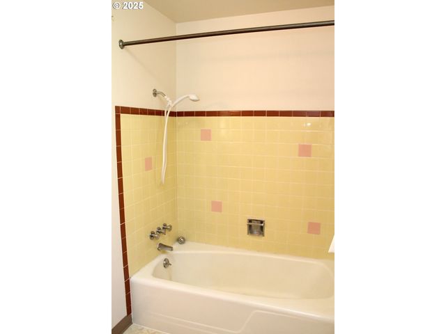 623 Ne 74TH Ave, Portland, OR 97213