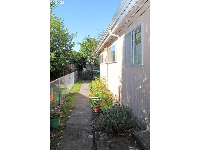 623 Ne 74TH Ave, Portland, OR 97213