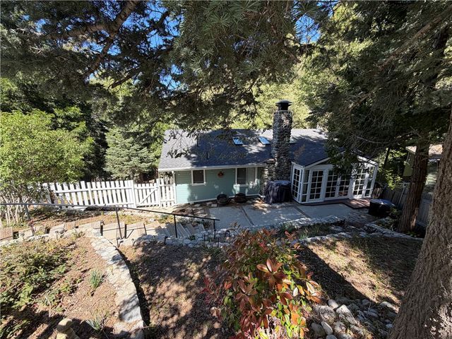 1076 Calanda, Crestline, CA 92325