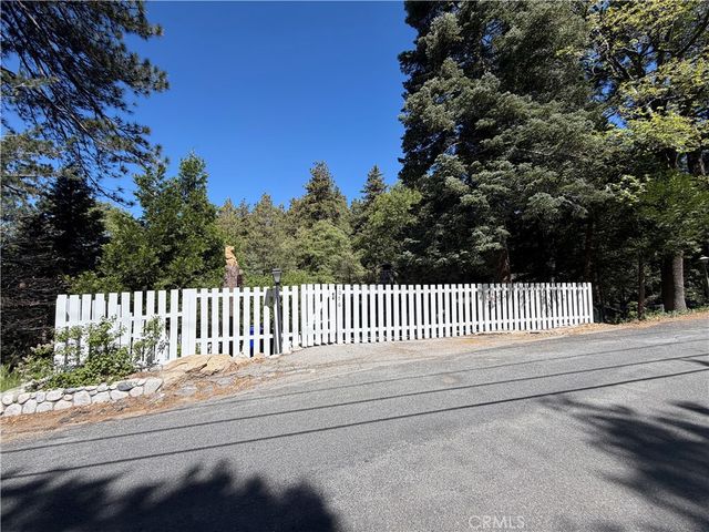1076 Calanda, Crestline, CA 92325