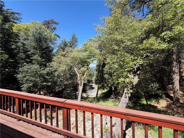 1076 Calanda, Crestline, CA 92325