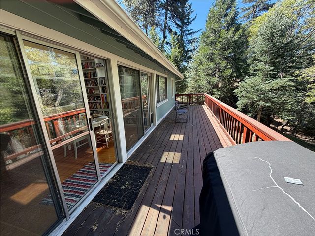 1076 Calanda, Crestline, CA 92325