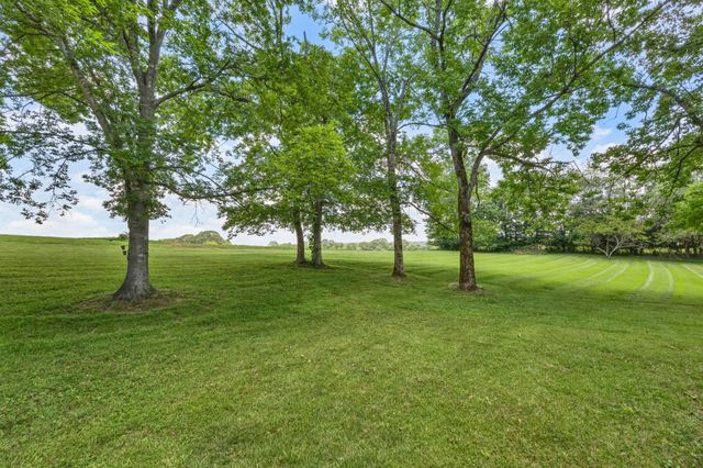 1330 Barkley Hills Cir, Clarksville, TN 37040