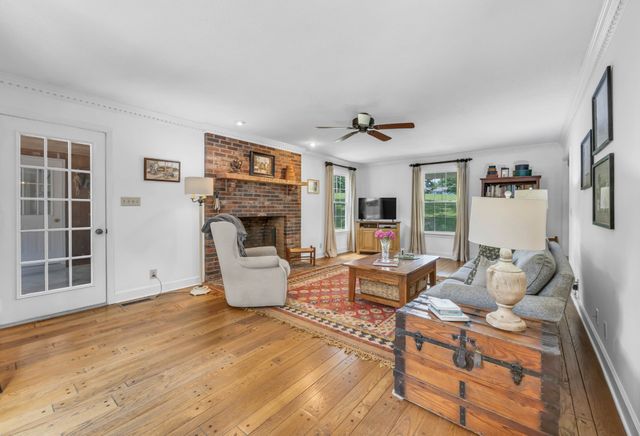 1330 Barkley Hills Cir, Clarksville, TN 37040