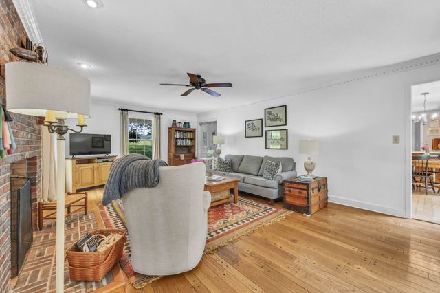 1330 Barkley Hills Cir, Clarksville, TN 37040